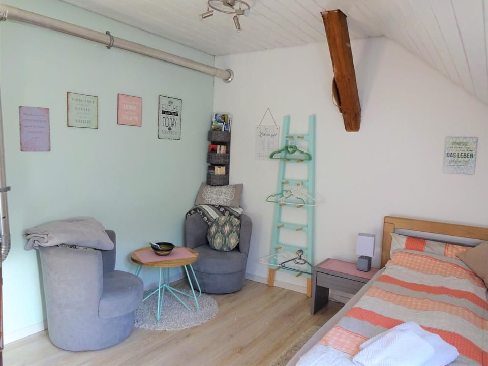 Photo of the whole room, Seating area