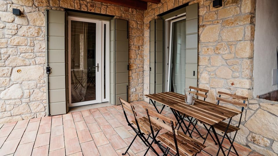 Patio, Dining area