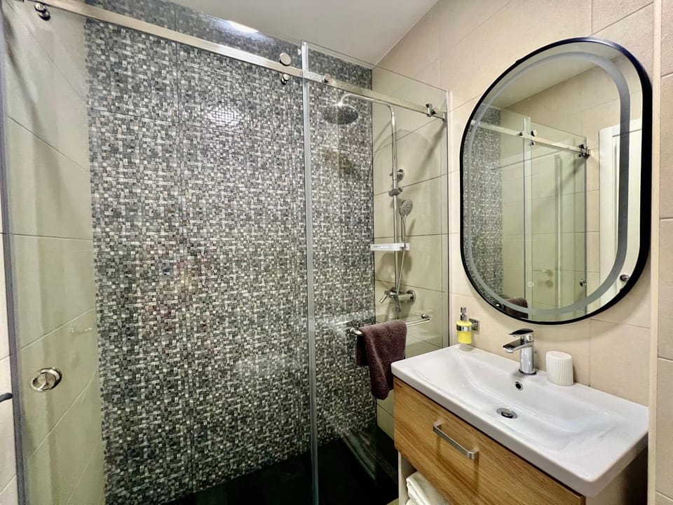 Shower, Bathroom, towels