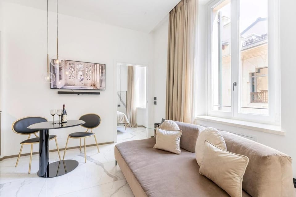 TV and multimedia, View (from property/room), Living room, Seating area, City view