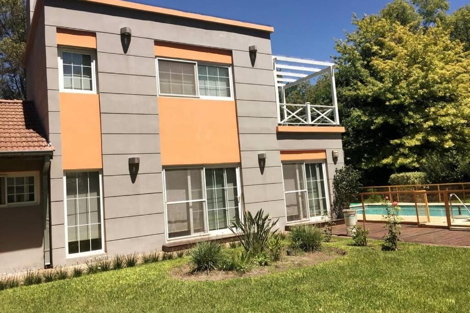 La Naturaleza de Parque Leloir en Familia House in Buenos Aires Province