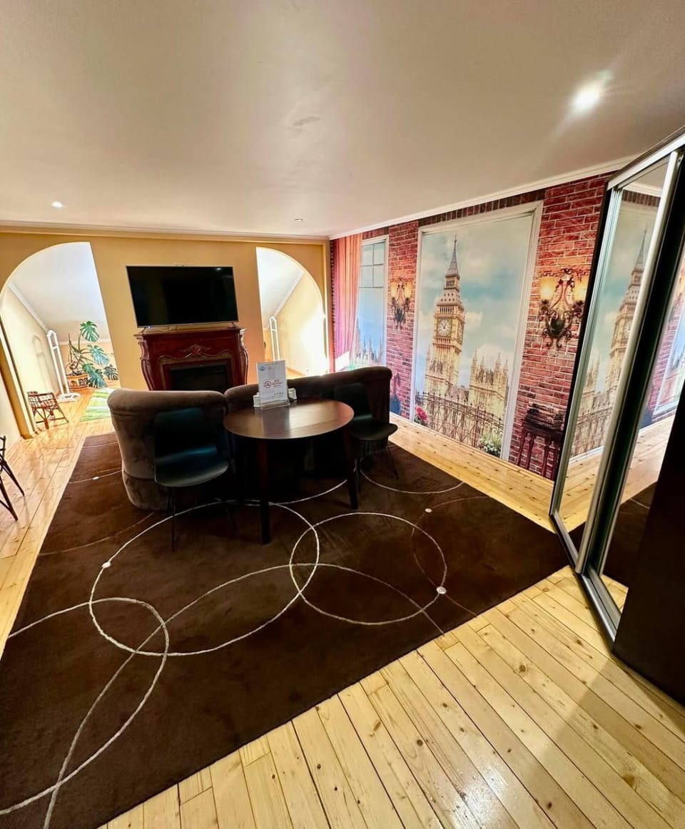 TV and multimedia, Living room, Seating area
