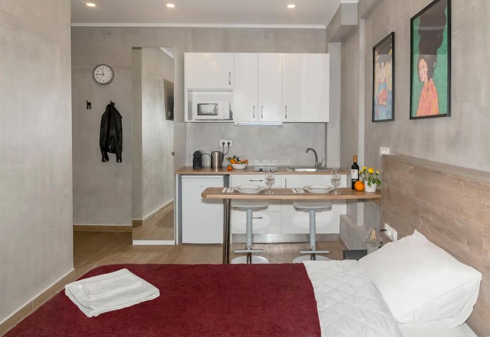 Bed, Kitchen or kitchenette, Photo of the whole room, Bedroom, towels