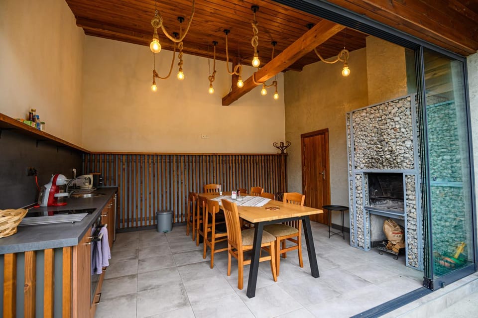 Garden, Kitchen or kitchenette, Seating area, Dining area