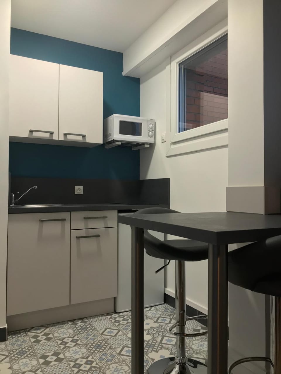 Kitchen or kitchenette, Dining area