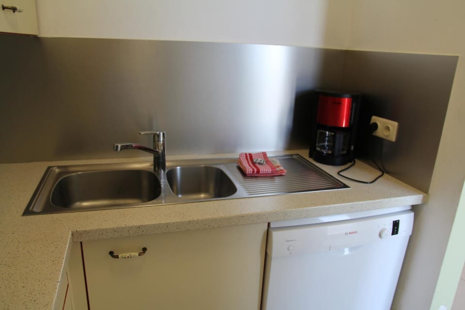 Coffee/tea facilities, Kitchen or kitchenette