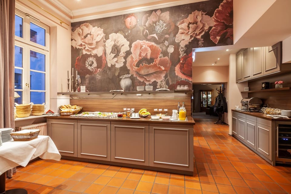 Restaurant/places to eat, Breakfast, Buffet breakfast