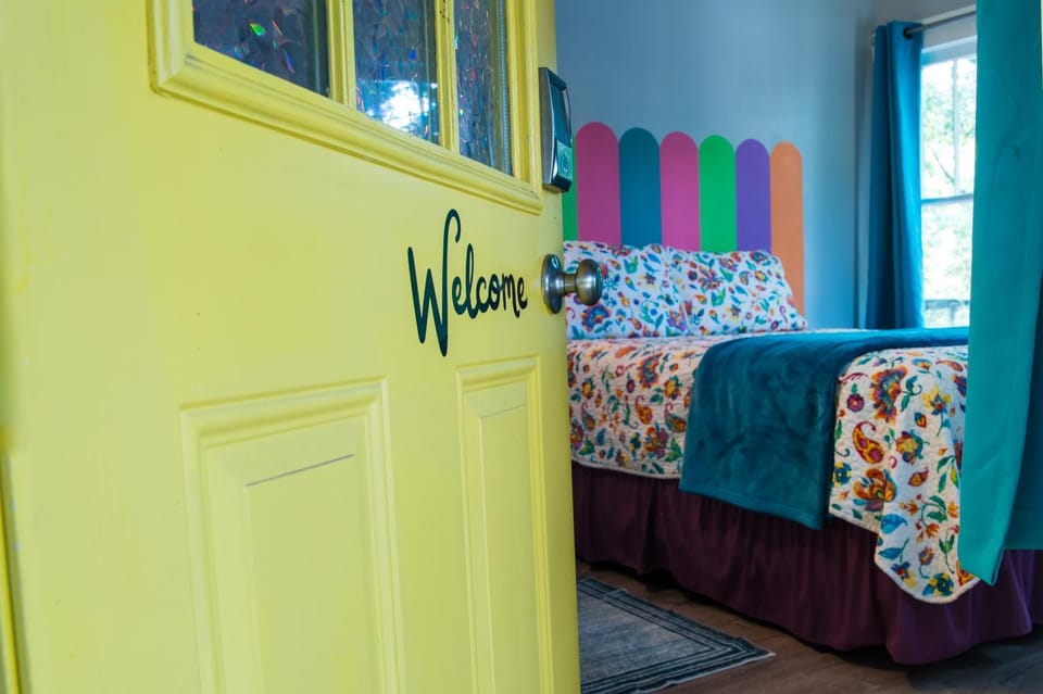 Facade/entrance, Bed