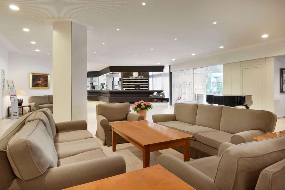 Lobby or reception, On site