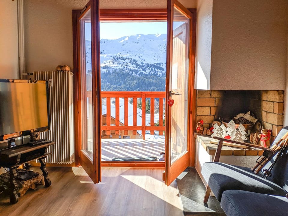 Natural landscape, Living room, Mountain view
