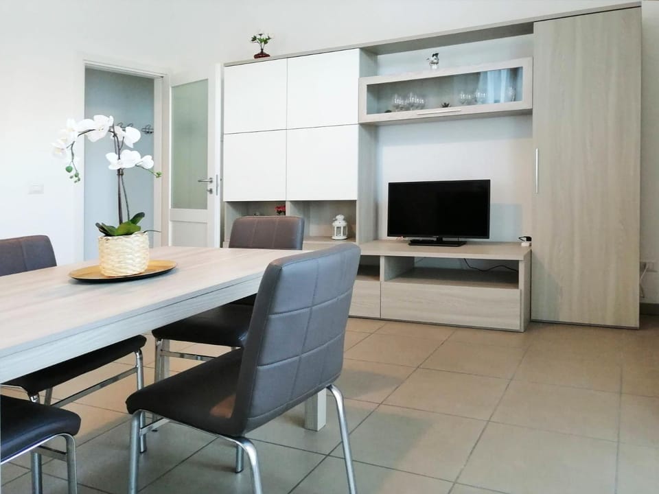 TV and multimedia, Living room, Dining area