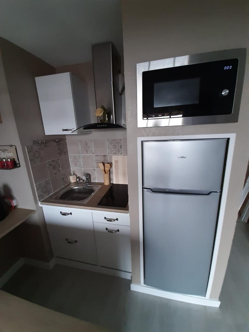 Kitchen or kitchenette
