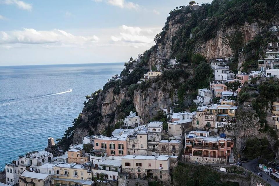 Nearby landmark, Neighbourhood, Natural landscape, Other, City view, Mountain view, Sea view