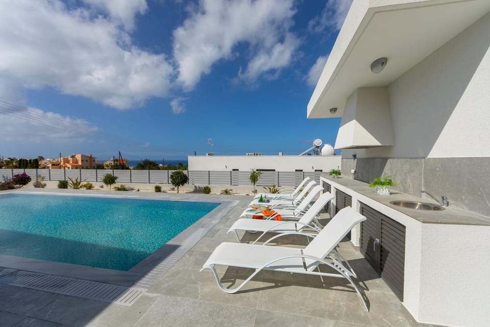 Patio, Swimming pool, Swimming pool