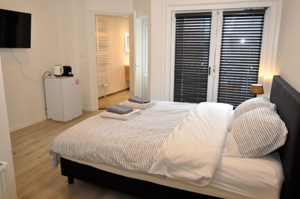 Bed, Coffee/tea facilities, Photo of the whole room, Bedroom