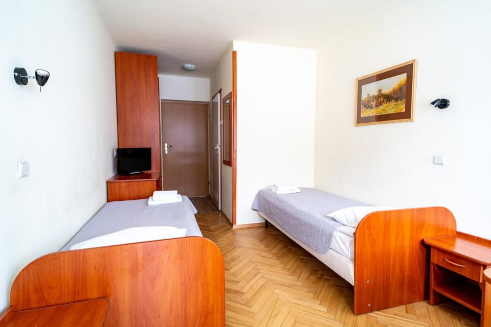 Bed, Photo of the whole room, wardrobe