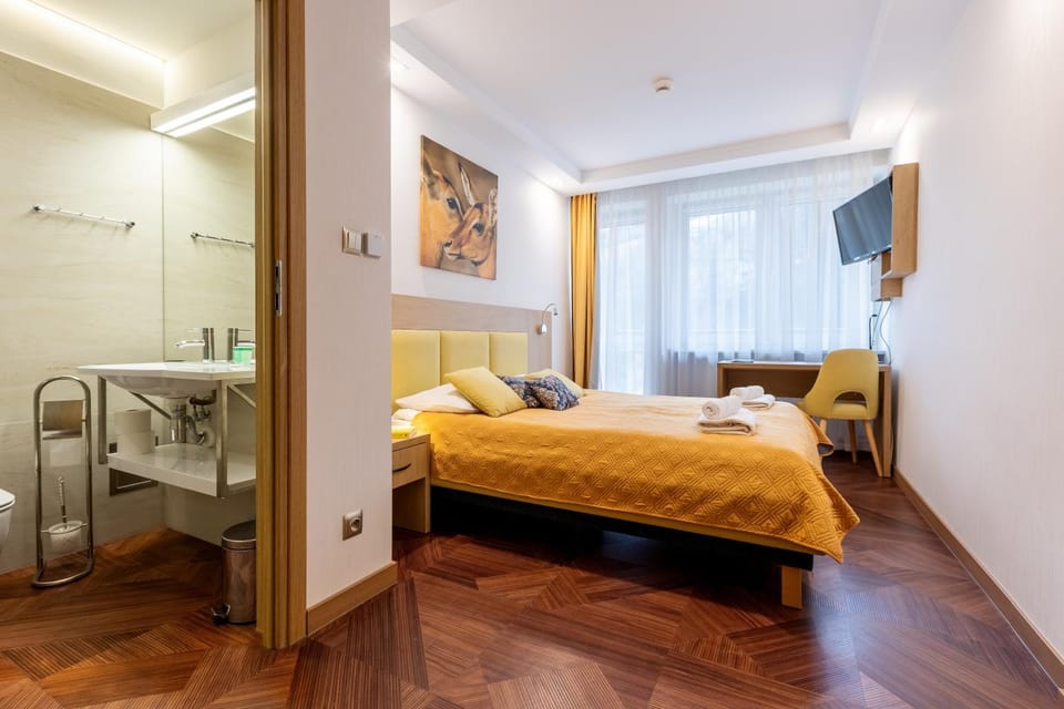 Bed, Bathroom, Photo of the whole room