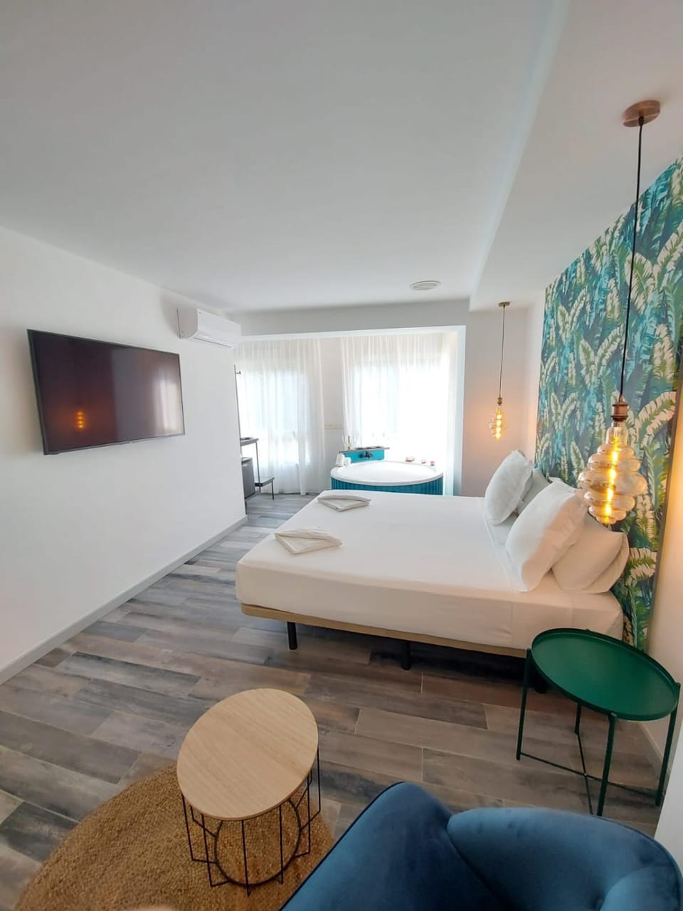 TV and multimedia, Photo of the whole room