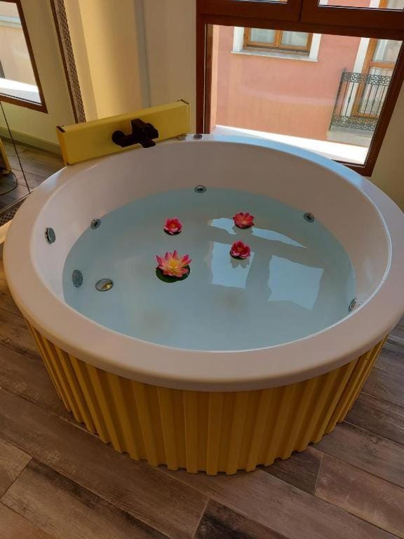 Hot Tub, Bath