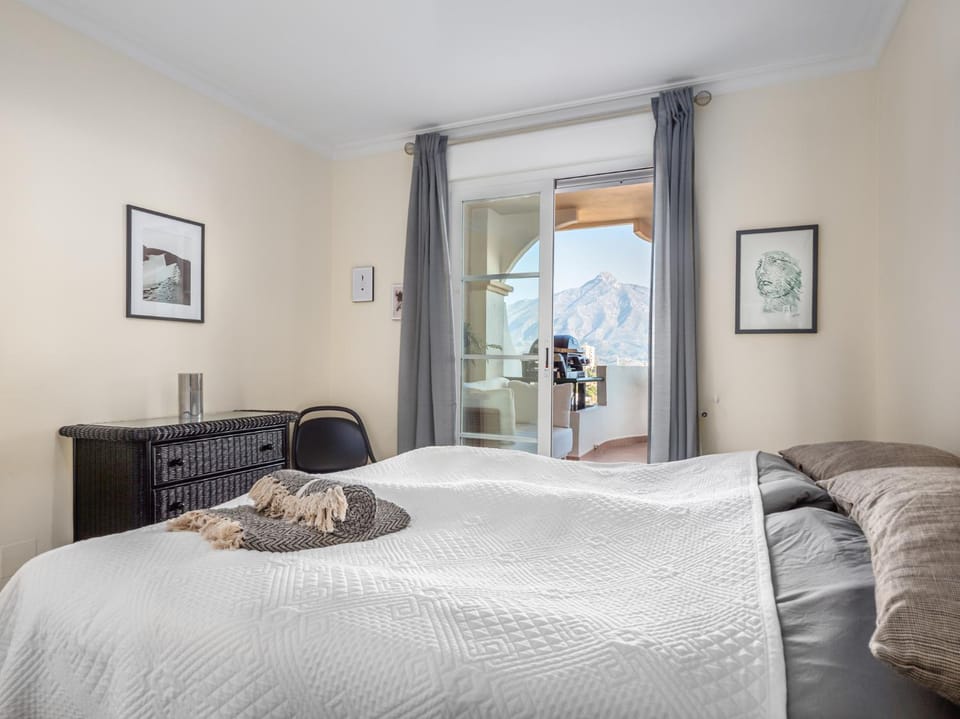 Beautiful 2 bed Apt with amazing views - RDR203 Apartment in Marbella