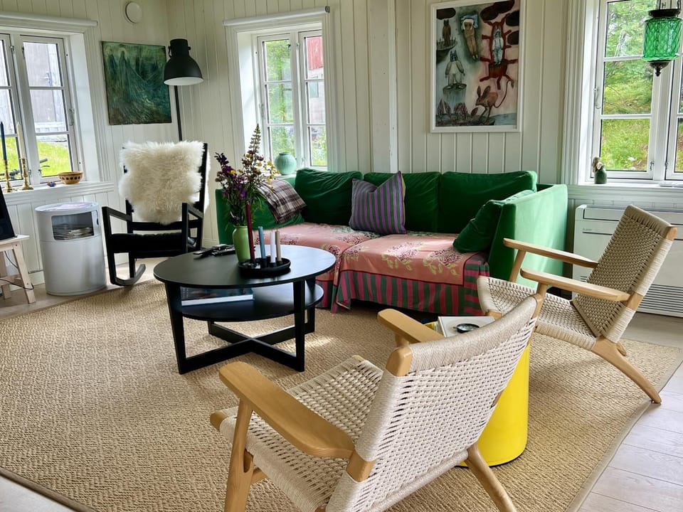 Living room, Seating area