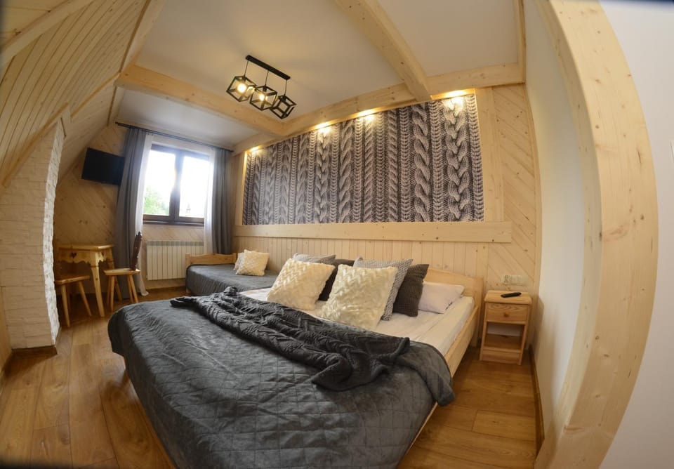 Bed, Photo of the whole room, Mountain view