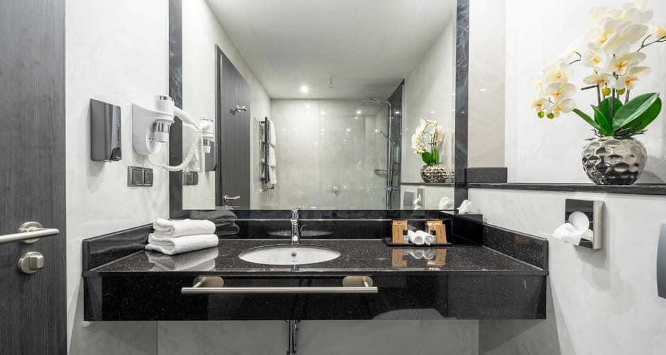 Shower, Bathroom, towels