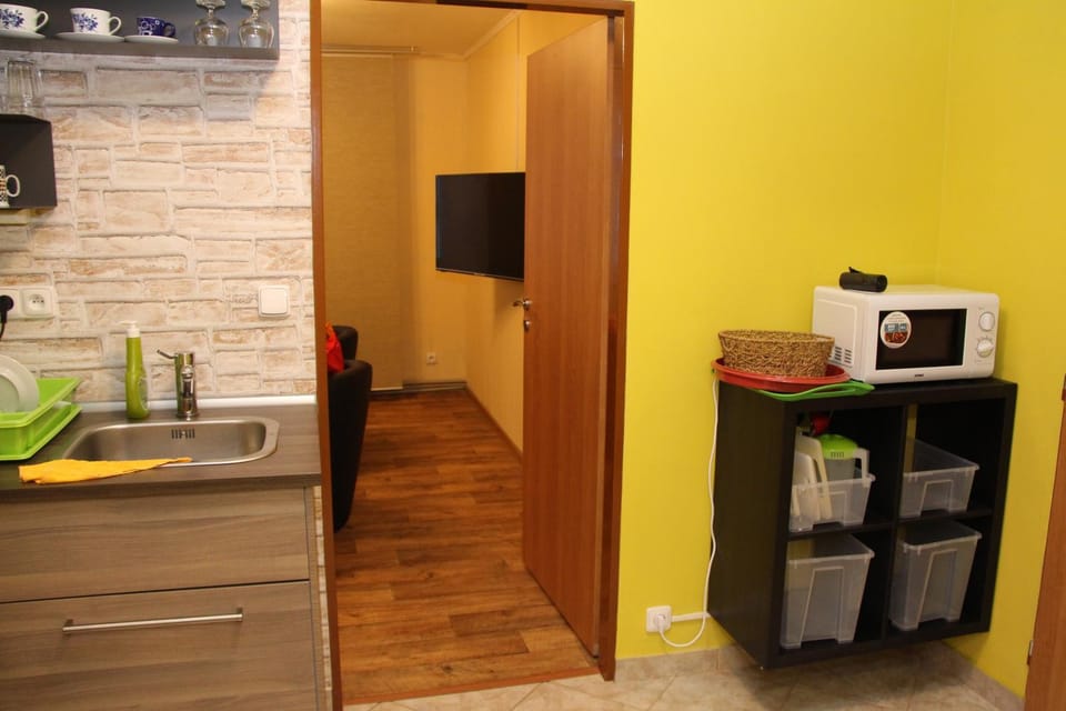Kitchen or kitchenette, Internal: Not applicable to any particular room