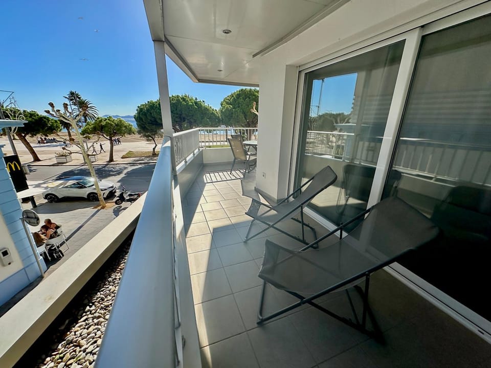 Off site, Day, Summer, Balcony/Terrace, Sea view, sunbed