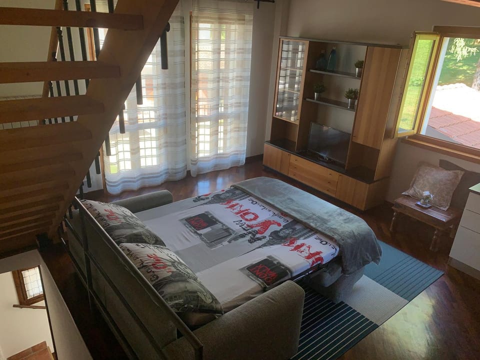 Bed, Living room