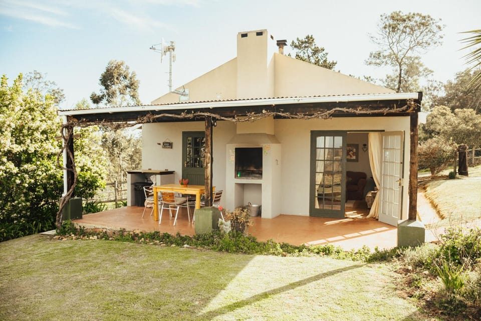 Property building, Patio, Facade/entrance