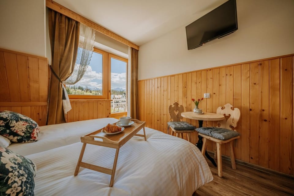 Bed, TV and multimedia, View (from property/room), View (from property/room), Other, City view