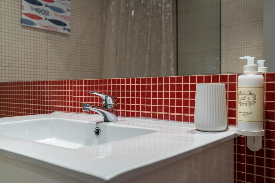 Bathroom, Decorative detail
