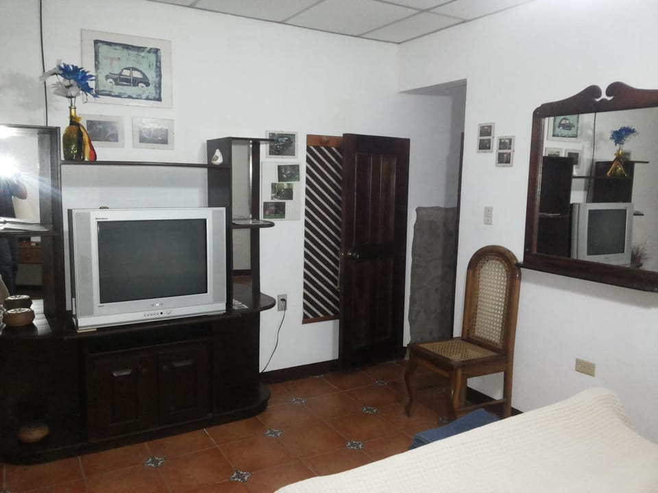 Photo of the whole room, Decorative detail