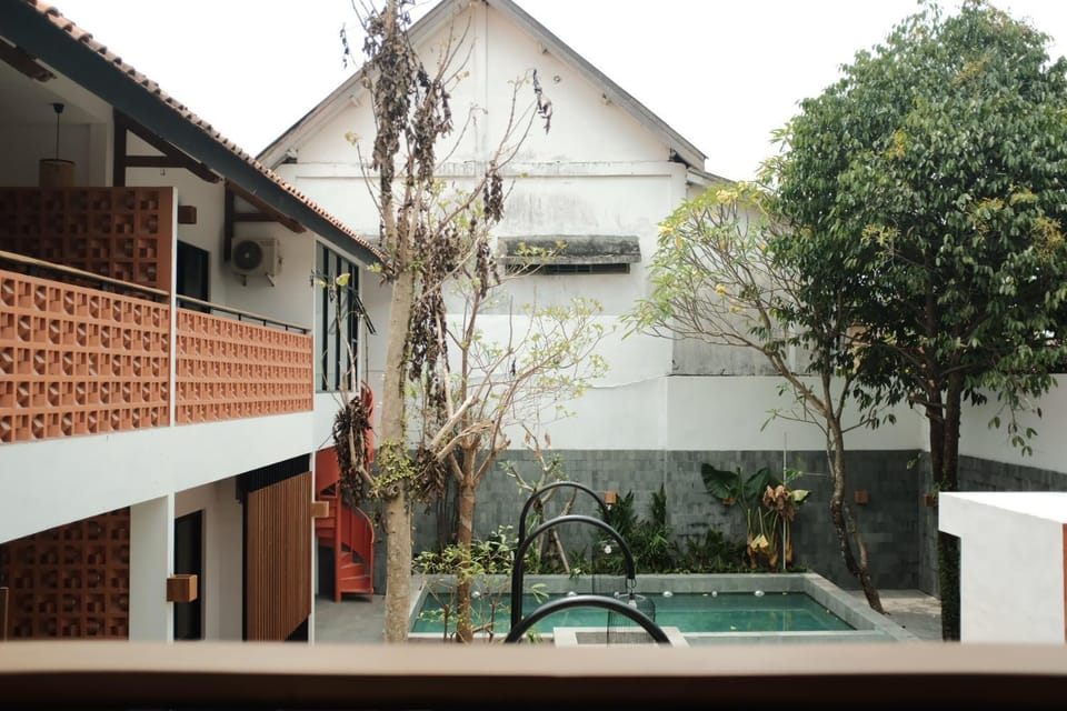 Property building, Day, Garden view, Pool view, Swimming pool