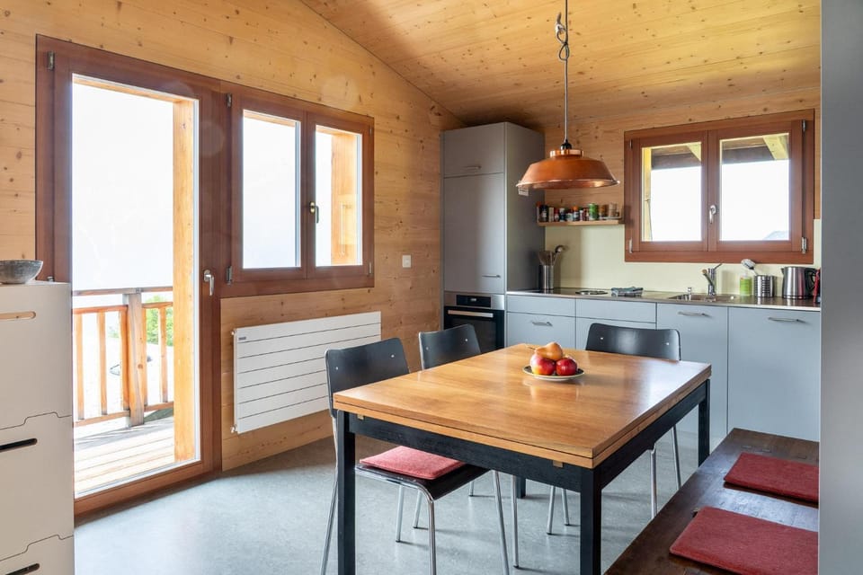 Dining area, kitchen