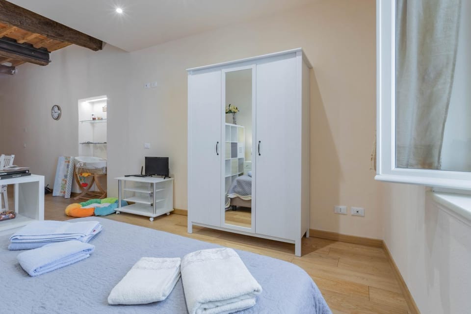 TV and multimedia, Photo of the whole room, Bedroom, towels
