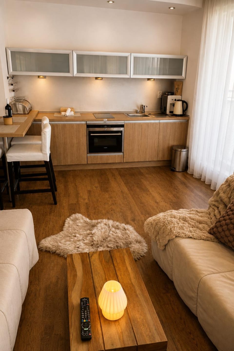 Kitchen or kitchenette, oven
