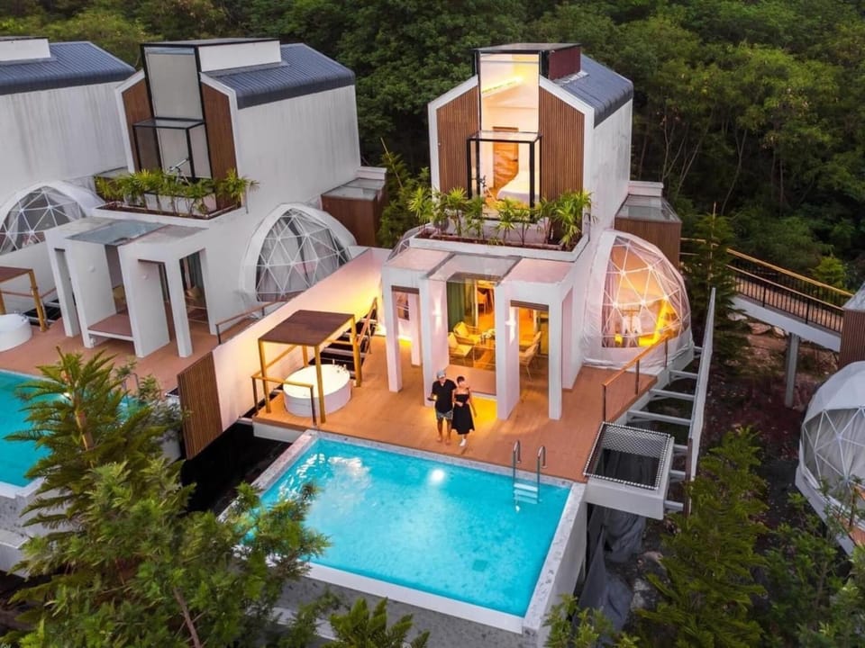 Property building, Day, Garden, Swimming pool, sunbed