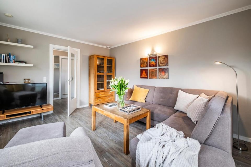 Communal lounge/ TV room, TV and multimedia, Living room, Seating area