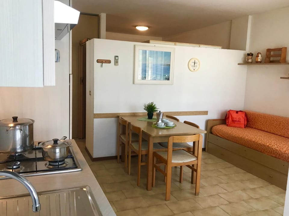 Kitchen or kitchenette, Living room, Dining area