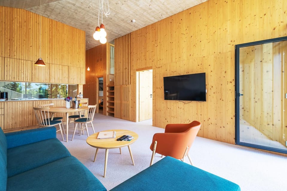 TV and multimedia, Kitchen or kitchenette, Living room, Seating area