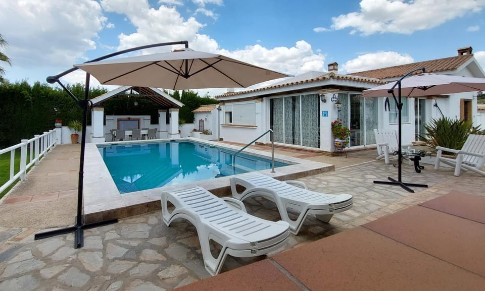 Villa El Estanque Holiday Cottage & Bungalow House in Sierra de Cádiz