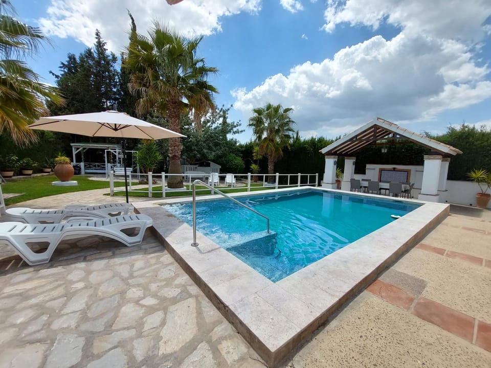 Villa El Estanque Holiday Cottage & Bungalow House in Sierra de Cádiz