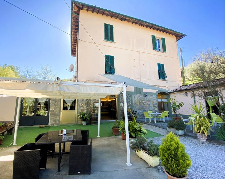Property building, Restaurant/places to eat, Garden, Lounge or bar
