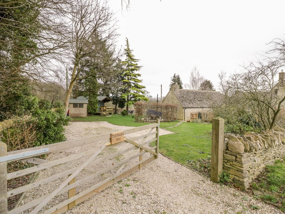 Five Mile House Barn House in Cotswold District