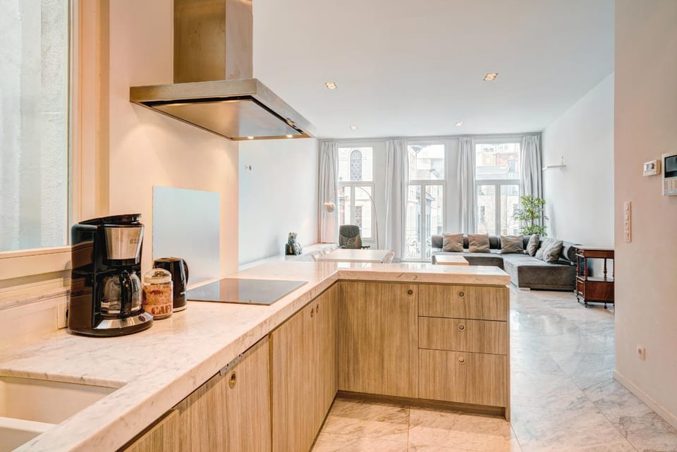 Coffee/tea facilities, Kitchen or kitchenette, stove