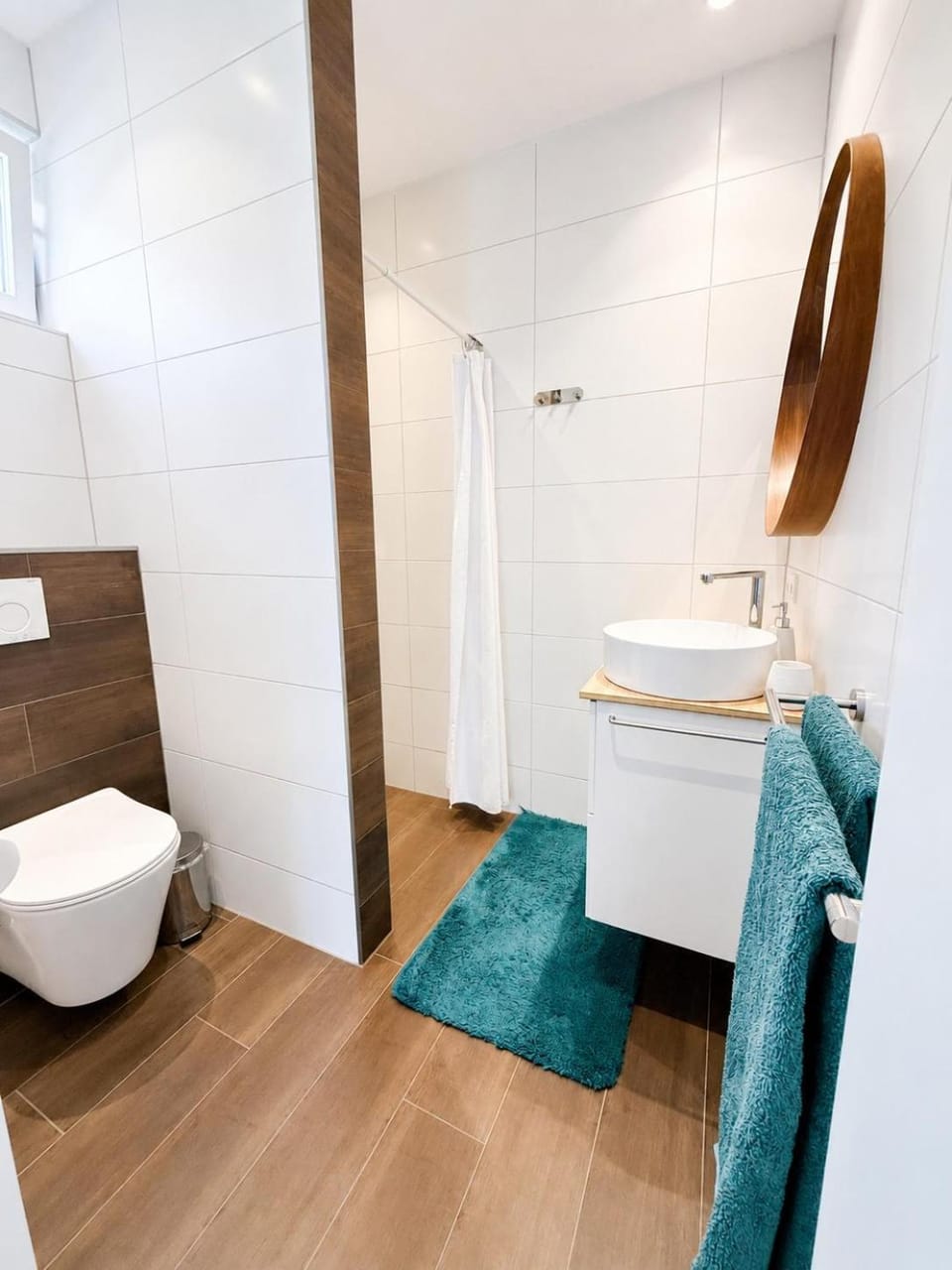 Toilet, Bathroom, towels