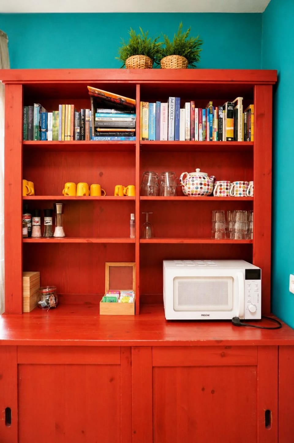 Coffee/tea facilities, Kitchen or kitchenette, Kitchen or kitchenette, microwave