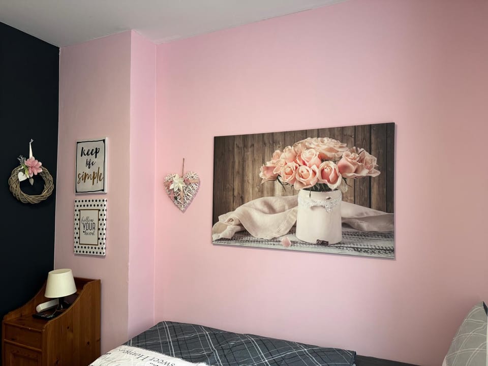 Bed, Photo of the whole room, Decorative detail, Bedroom